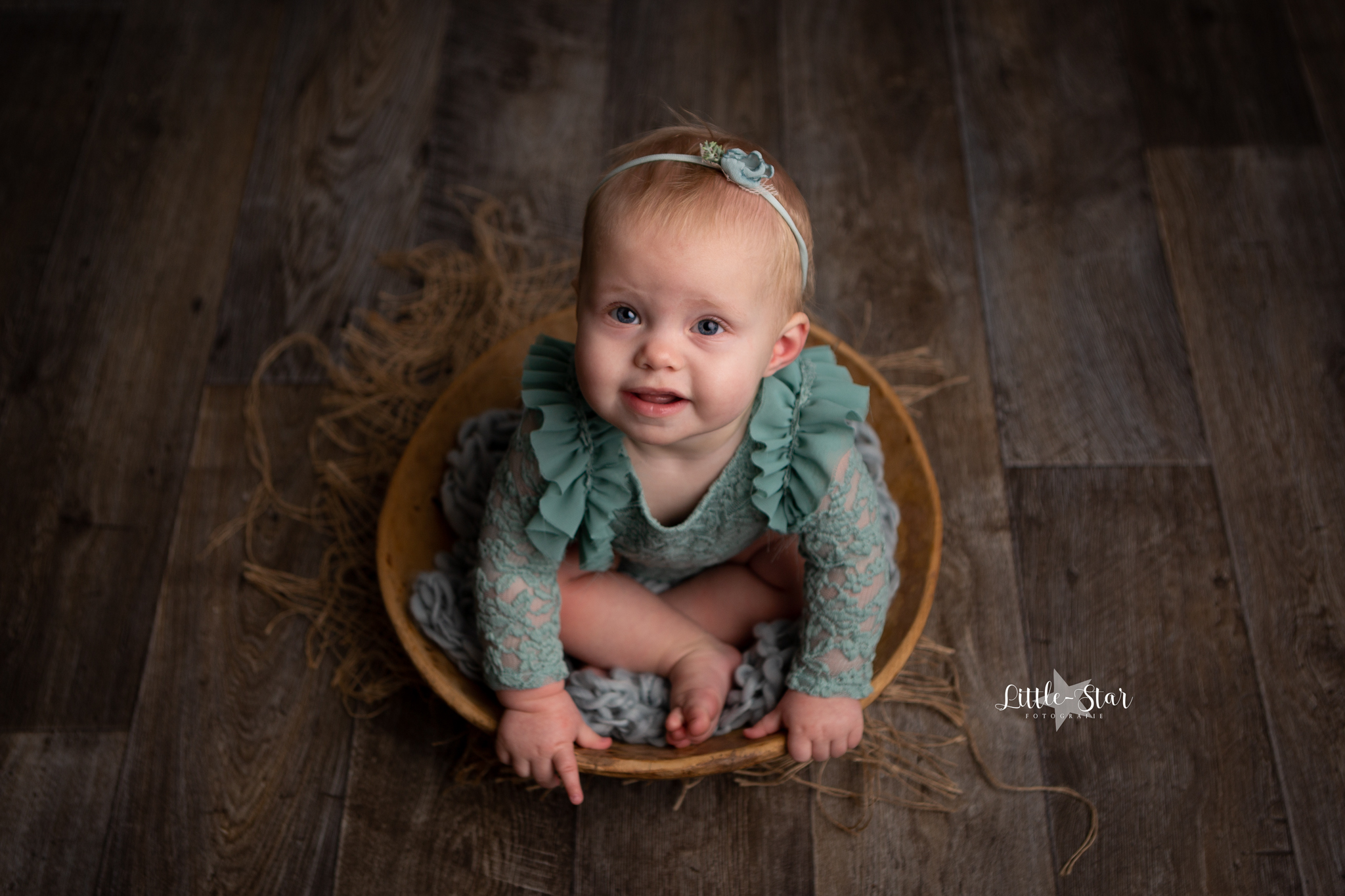 Digitaal waar dan ook Dekbed baby fotoshoot 10 maanden Brabant - Little Star Fotografie